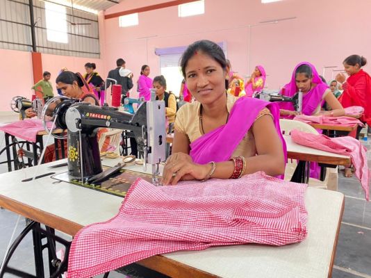  रीपा में ग्रामीण महिलाओं को मिल रहा रोजगार