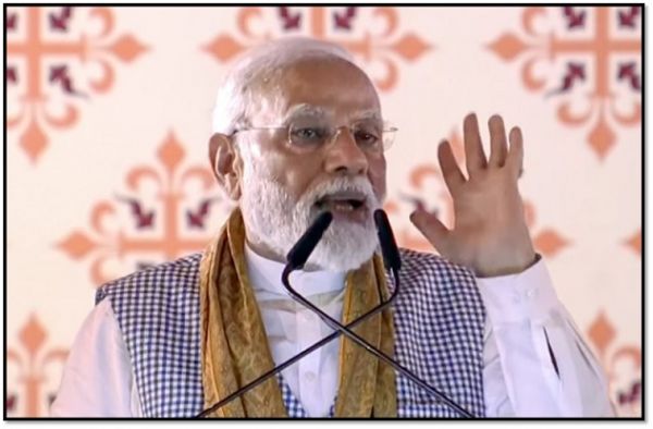 "प्रधानमंत्री मोदी: छत्तीसगढ़ को 6,400 करोड़ रुपए की रेल परियोजनाओं का उपहार, विकास के साथ पॉवर हाउस की तरह बढ़ रहा है"