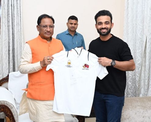 मुख्यमंत्री से क्रिकेटर श्री रहाणे की पहुना में हुई मुलाकात