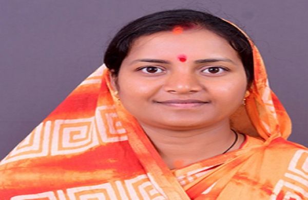 मंत्री श्रीमती लक्ष्मी राजवाड़े ने नारायणपुर बीजापुर सीमावर्ती क्षेत्र तर्रेम में हुए नक्सली हमले में शहीद जवानों आरक्षक सत्तेर सिंह और भरत लाल साहू को श्रद्धांजलि दी