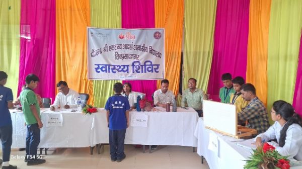 सूरजपुर : पीएम श्री एकलव्य विद्यालय शिवप्रसादनगर में आयोजित की गयी स्वास्थ्य शिविर