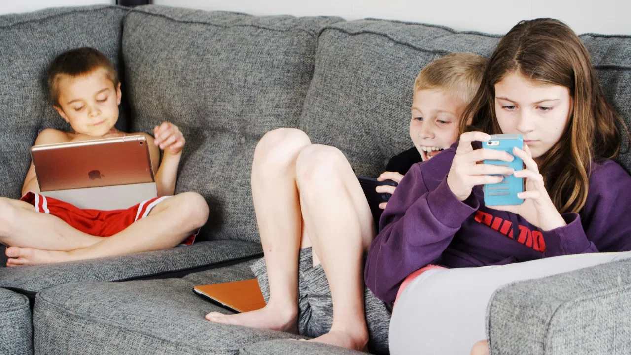बच्चों की मोबाइल लत कैसे रोकें